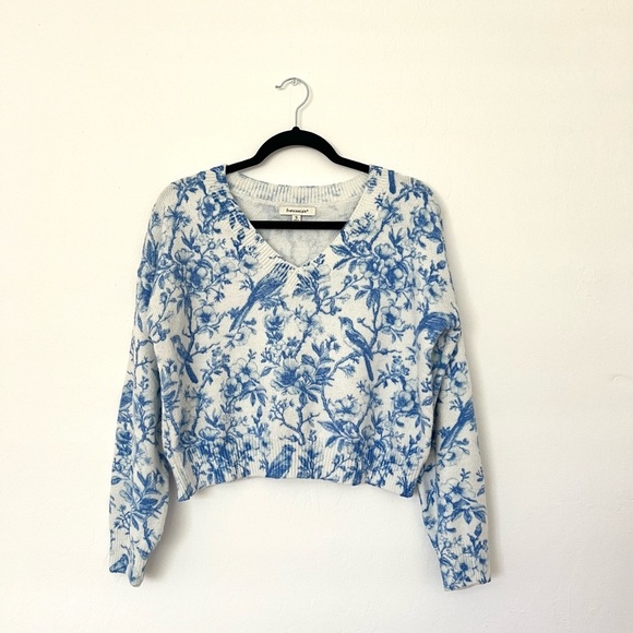 Francesca's Collections Tops - Francesca’s Bettie Postcard Print Sweatshirt